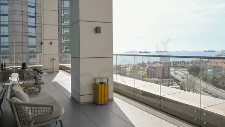 Недвижимость в Стамбуле: продаётся 3-комнатная квартира 171 м² на первой линии