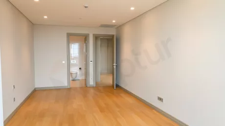 Недвижимость в Стамбуле: продаётся 3-комнатная квартира 171 м² на первой линии