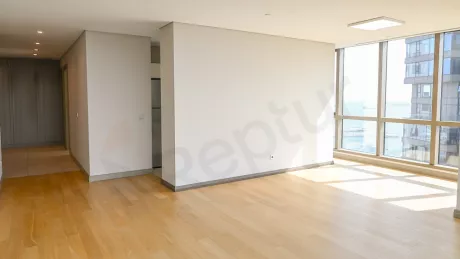 Недвижимость в Стамбуле: продаётся 3-комнатная квартира 171 м² на первой линии