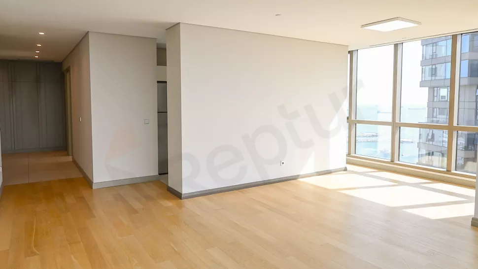 Недвижимость в Стамбуле: продаётся 3-комнатная квартира 171 м² на первой линии