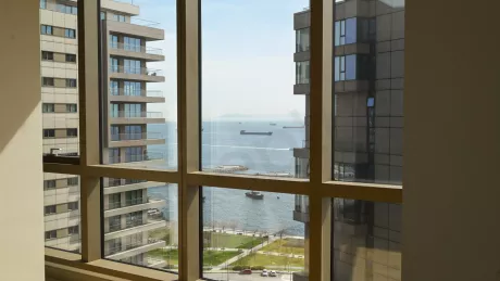 Недвижимость в Стамбуле: продаётся 3-комнатная квартира 171 м² на первой линии