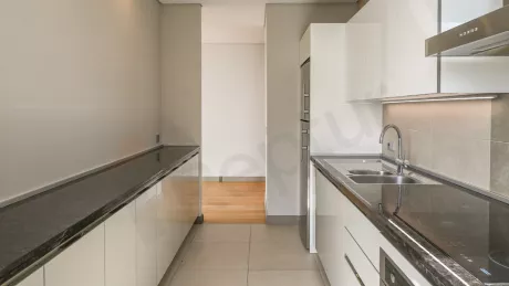 Недвижимость в Стамбуле: продаётся 3-комнатная квартира 171 м² на первой линии