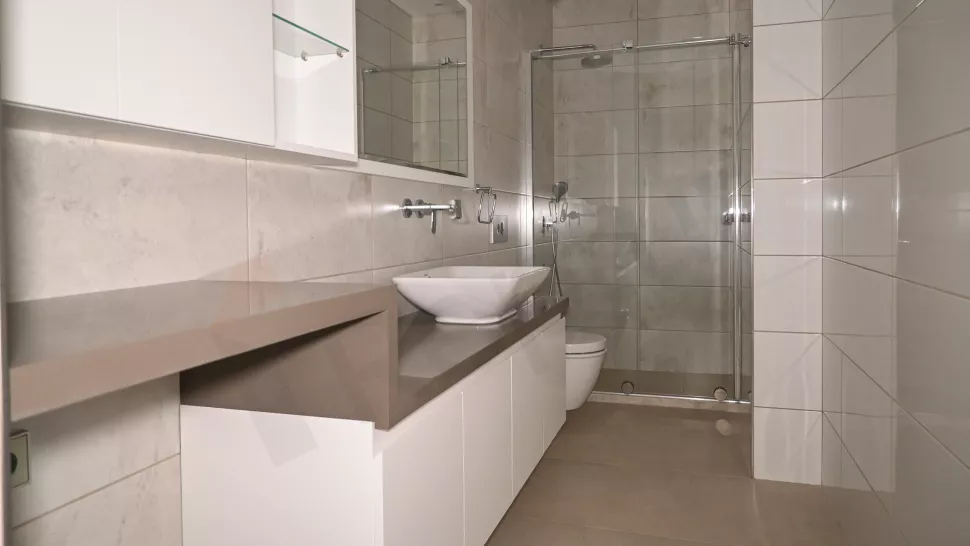 Недвижимость в Стамбуле: продаётся 3-комнатная квартира 171 м² на первой линии у моря