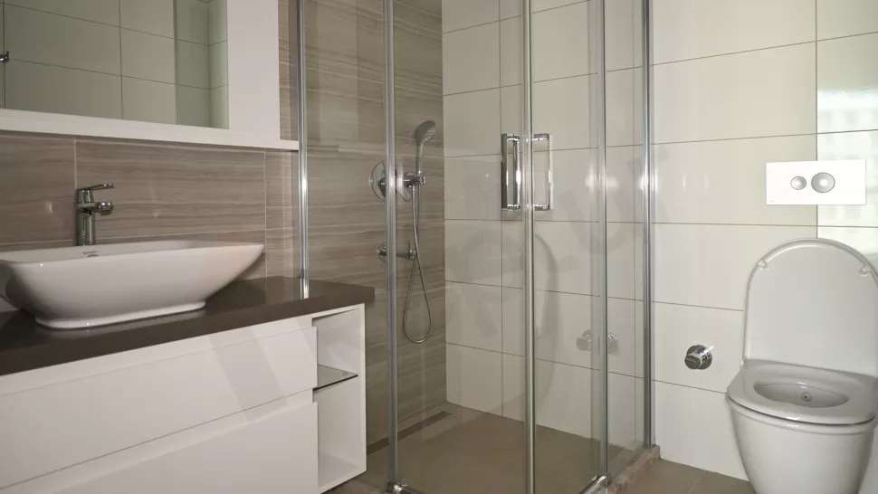 Недвижимость в Стамбуле: продаётся 3-комнатная квартира 171 м² на первой линии у моря
