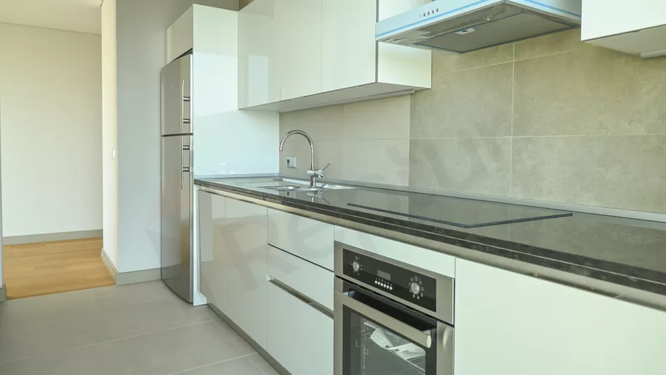 Недвижимость в Стамбуле: продаётся 3-комнатная квартира 171 м² на первой линии у моря