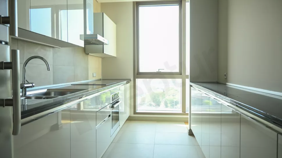 Недвижимость в Стамбуле: продаётся 3-комнатная квартира 171 м² на первой линии у моря
