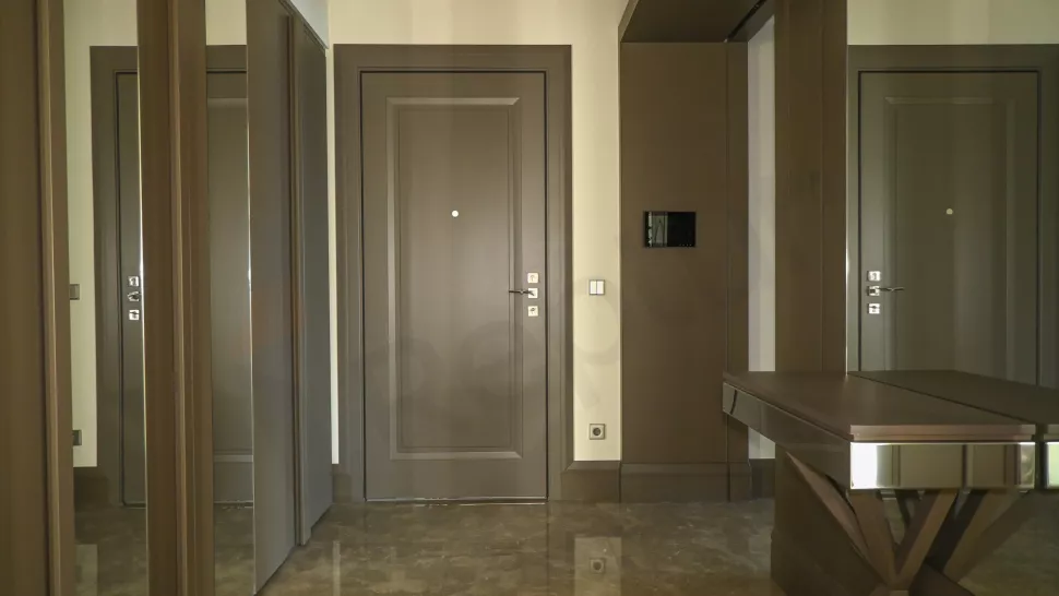 Недвижимость в Стамбуле: продаётся 5-комнатная квартира 310 м² на первой линии у моря