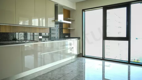 Недвижимость в Стамбуле: продаётся 5-комнатная квартира 310 м² на первой линии у моря