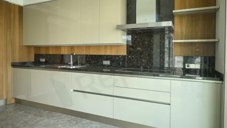 Недвижимость в Стамбуле: продаётся 5-комнатная квартира 310 м² на первой линии у моря