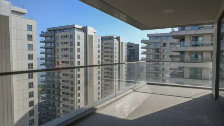 Недвижимость в Стамбуле: продаётся 5-комнатная квартира 310 м² на первой линии у моря