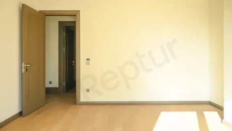 Недвижимость в Стамбуле: продаётся 5-комнатная квартира 310 м² на первой линии у моря
