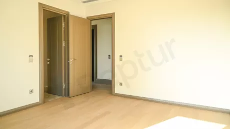 Недвижимость в Стамбуле: продаётся 5-комнатная квартира 310 м² на первой линии у моря