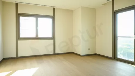 Недвижимость в Стамбуле: продаётся 5-комнатная квартира 310 м² на первой линии у моря