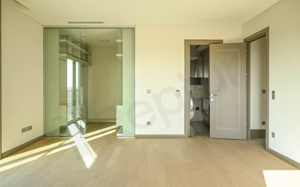 Недвижимость в Стамбуле: продаётся 5-комнатная квартира 310 м² на первой линии у моря