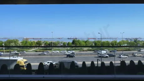 Недвижимость в Стамбуле: продаётся 6-комнатная квартира на первой линии у моря