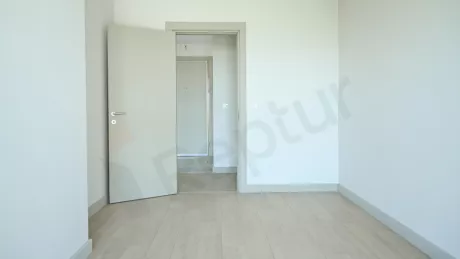 Продаётся 4-комнатная, 172 м², на 5-м этаже, район Бахчешехир, эконом-класс