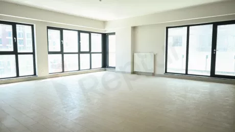 Продаётся 5-комнатная, 221 м², на 2-м этаже, район Бахчешехир, эконом-класс