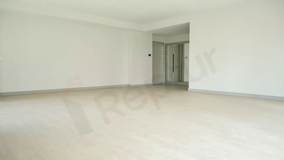 Продаётся 5-комнатная, 221 м², на 2-м этаже, район Бахчешехир, эконом-класс