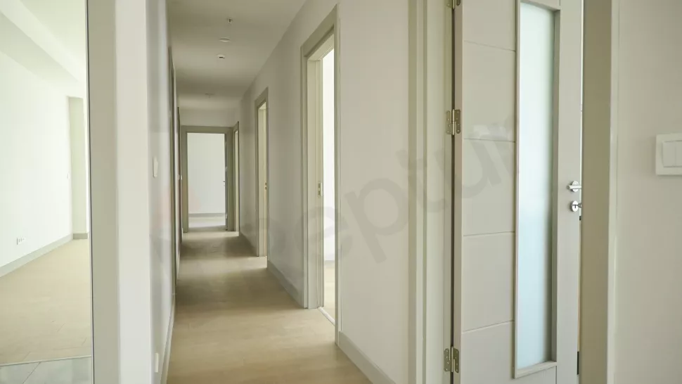 Продаётся 5-комнатная, 221 м², на 2-м этаже, район Бахчешехир, эконом-класс