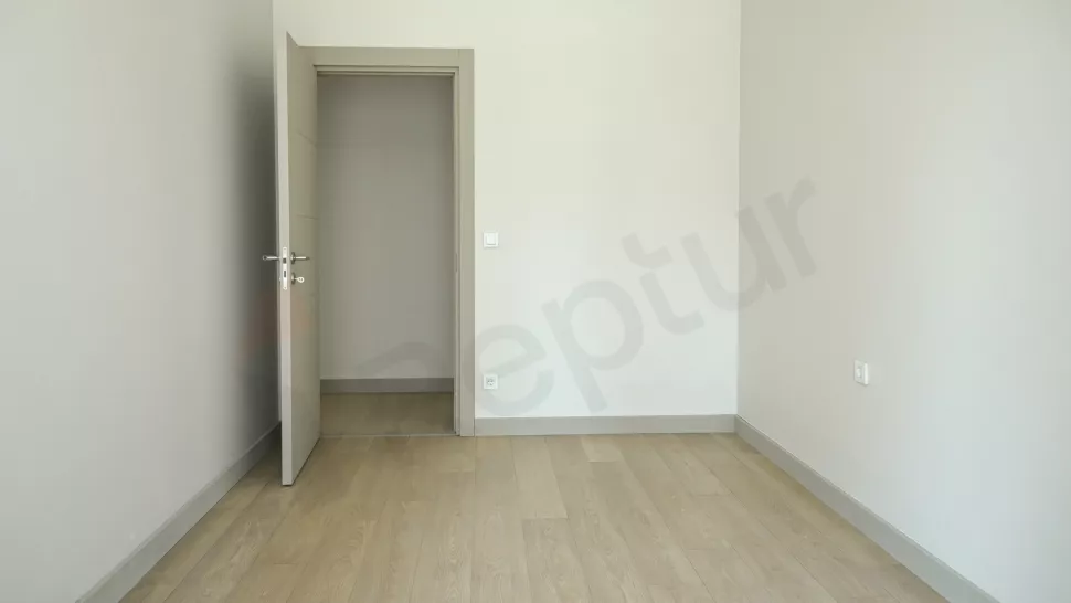 Продаётся 5-комнатная, 221 м², на 2-м этаже, район Бахчешехир, эконом-класс