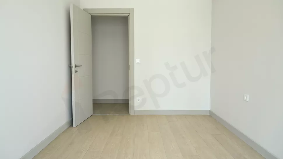 Продаётся 5-комнатная, 221 м², на 2-м этаже, район Бахчешехир, эконом-класс