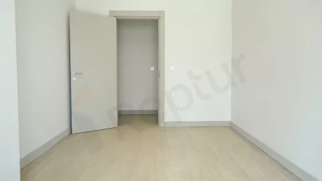 Продаётся 5-комнатная, 221 м², на 2-м этаже, район Бахчешехир, эконом-класс