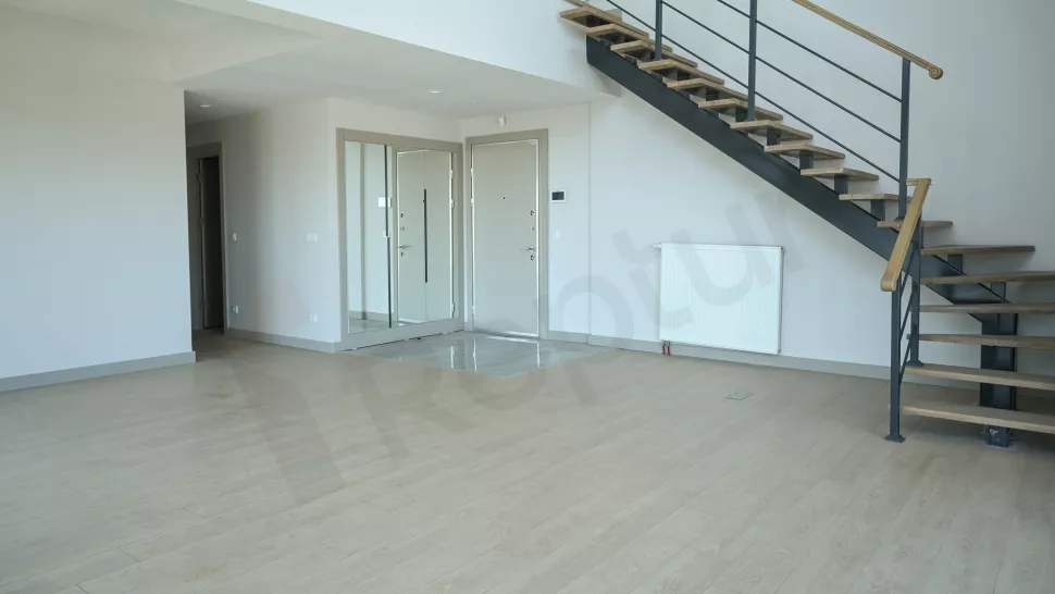 Продаётся 5-комнатная, 247 м², на 16-м этаже, район Бахчешехир, эконом-класс