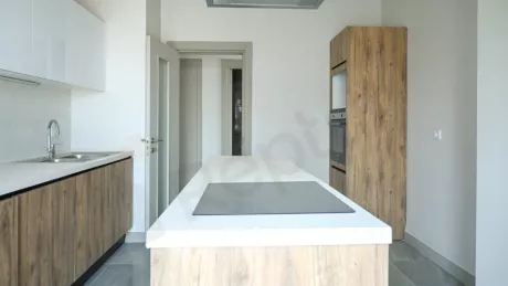 Продаётся 5-комнатная, 247 м², на 16-м этаже, район Бахчешехир, эконом-класс