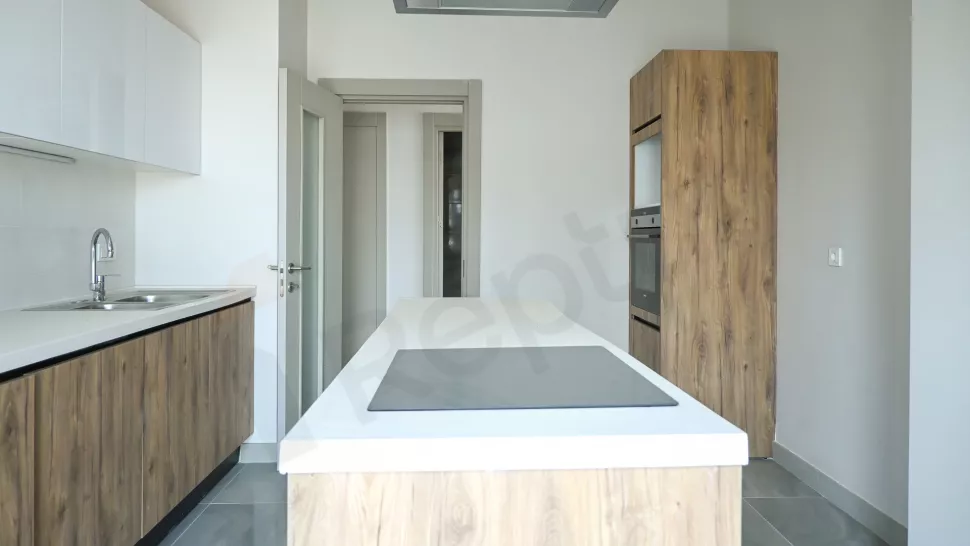 Продаётся 5-комнатная, 247 м², на 16-м этаже, район Бахчешехир, эконом-класс
