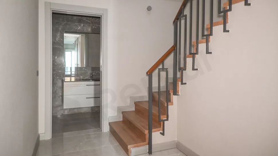 Продаётся пентхаус площадью 361 м² с огромной террасой на 32-м этаже – панорамный вид на город