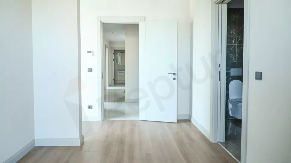 Продаётся пентхаус площадью 361 м² с огромной террасой на 32-м этаже – панорамный вид на город
