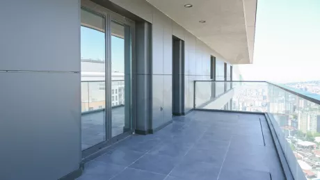 Продаётся пентхаус площадью 361 м² с огромной террасой на 32-м этаже – панорамный вид на город