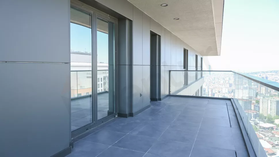 Продаётся пентхаус площадью 361 м² с огромной террасой на 32-м этаже – панорамный вид на город