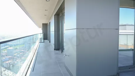 Продаётся пентхаус площадью 361 м² с огромной террасой на 32-м этаже – панорамный вид на город