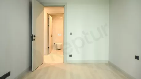 Продаётся просторная 4-комнатная квартира площадью 175 м² на 2-м этаже в районе Умрание – комфорт и уют