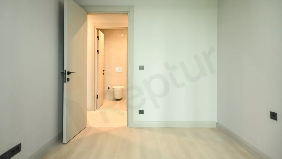 Продаётся просторная 4-комнатная квартира площадью 175 м² на 2-м этаже в районе Умрание – комфорт и уют