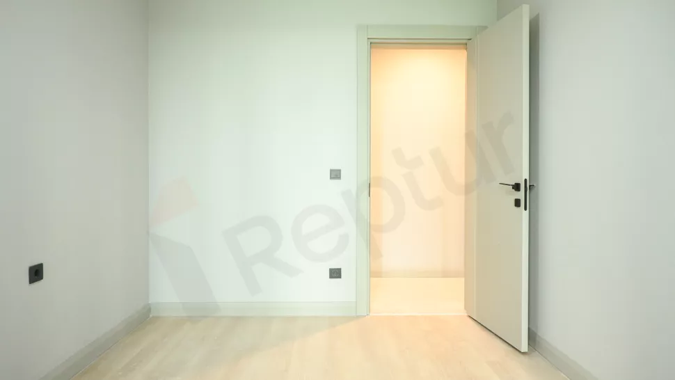 Продаётся просторная 4-комнатная квартира площадью 175 м² на 2-м этаже в районе Умрание – комфорт и уют
