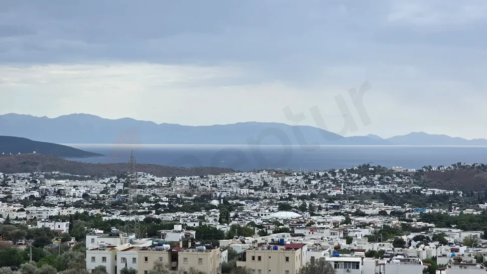 Широкий панорамный вид на море на побережье Бодрума