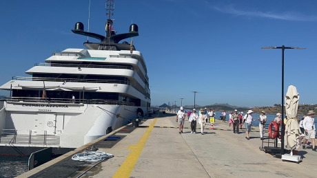 Круизное судно Emerald Azzurra под флагом Багамских островов доставило в Бодрум 84 пассажира.